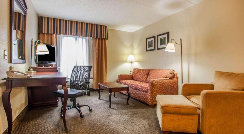 Comfort Inn & Suites Somerset - New Brunswick