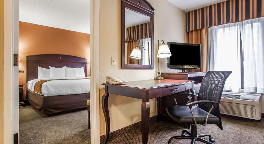 Comfort Inn & Suites Somerset - New Brunswick