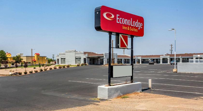 Econo Lodge Inn and Suites photo