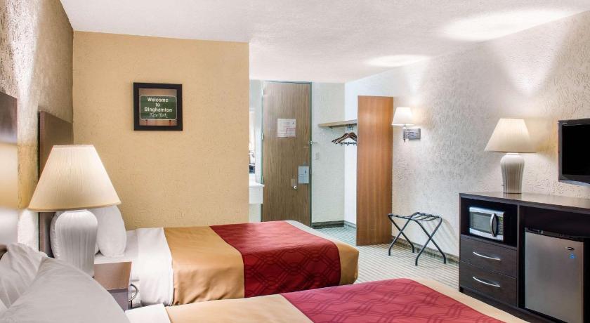 Econo Lodge Inn & Suites