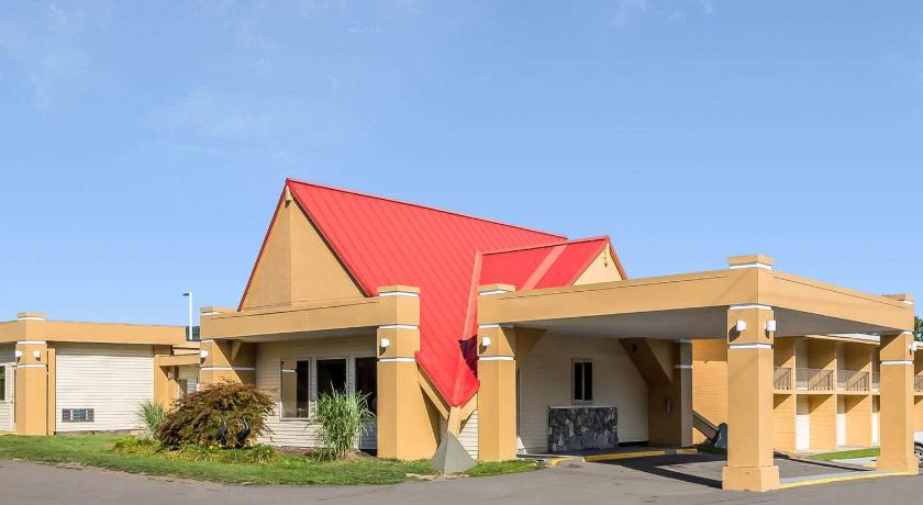 Econo Lodge Inn & Suites