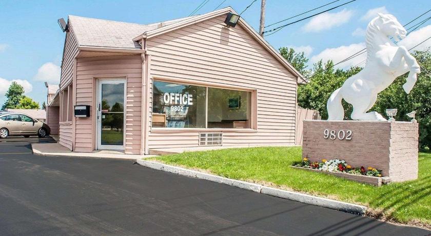 Castle Inn & Suites Niagara Falls photo