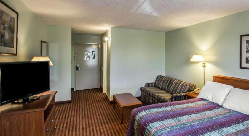 Rodeway Inn Lakeville