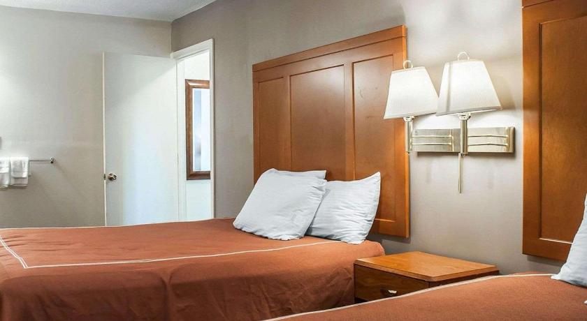 Castle Inn & Suites Niagara Falls photo