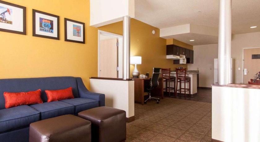 Comfort Suites Central/I-44