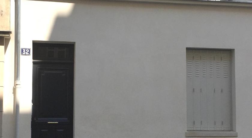 Entrance, Beatrice et Emmanuel Meuble Eiffel in Paris