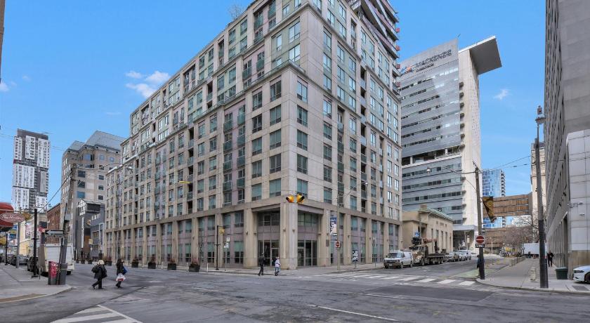 Toronto Luxury Accommodations - QWEST — Hotel in Toronto (ON)