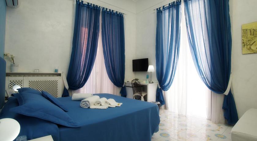 Image of Quadruple Room with Private Bathroom 0