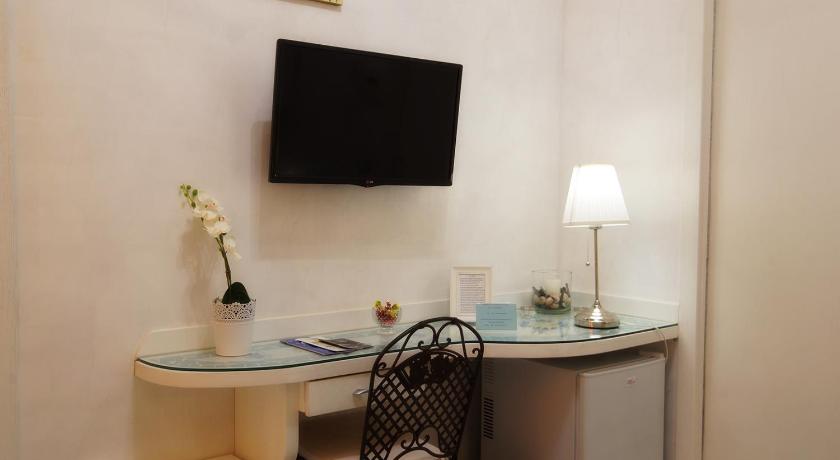 Image of Double Room with Private Bathroom 4