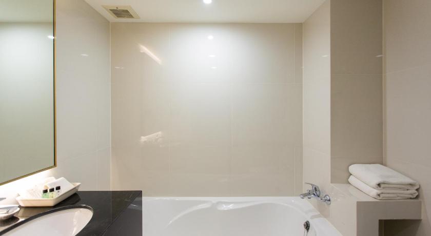 Image of Deluxe Sea View Room 12