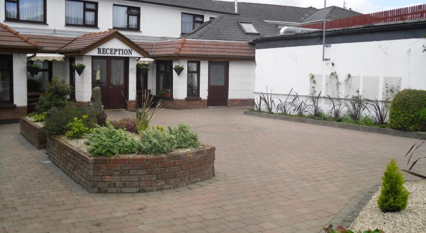 The Horse and Hound Hotel — Hotel in New Ross