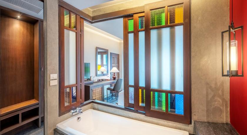 Image of Deluxe Pool View King Bed 6