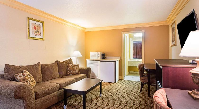 Rodeway Inn & Suites Birmingham I-59 exit 134