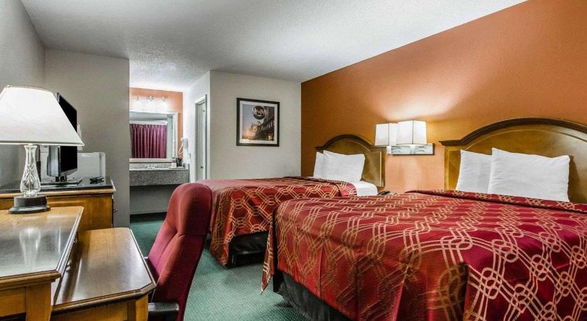 Econo Lodge Inn and Suites