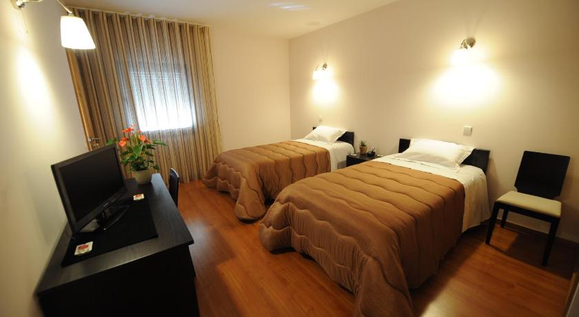 ヴィラ・ノヴァ・デ・パイヴァ Senhor dos Perdoes Alojamento Local 3つ星 ホテル プール