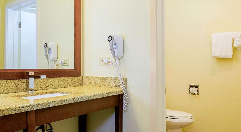 Comfort Inn Monterey Peninsula Airport Hotel