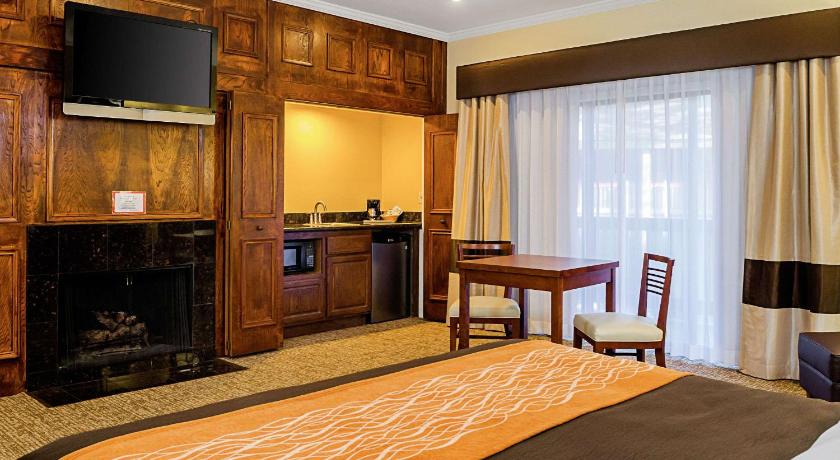 Comfort Inn Monterey Peninsula Airport Hotel