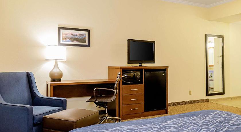 Comfort Inn Monterey Peninsula Airport Hotel