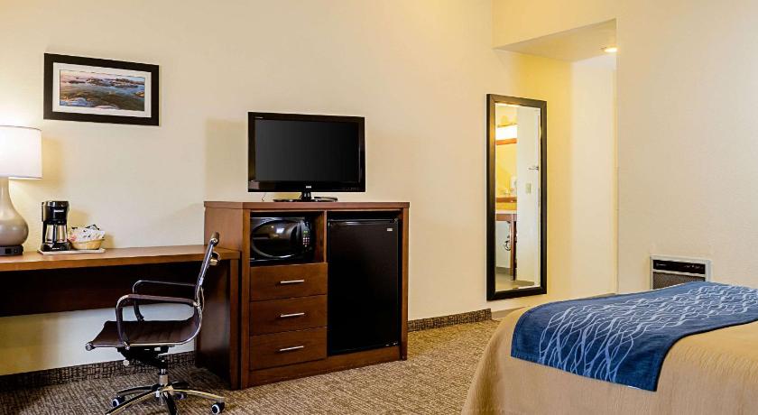 Comfort Inn Monterey Peninsula Airport Hotel