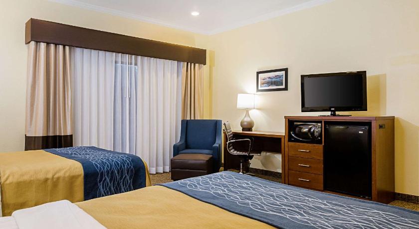 Comfort Inn Monterey Peninsula Airport Hotel