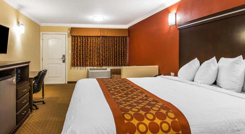 Rodeway Inn & Suites