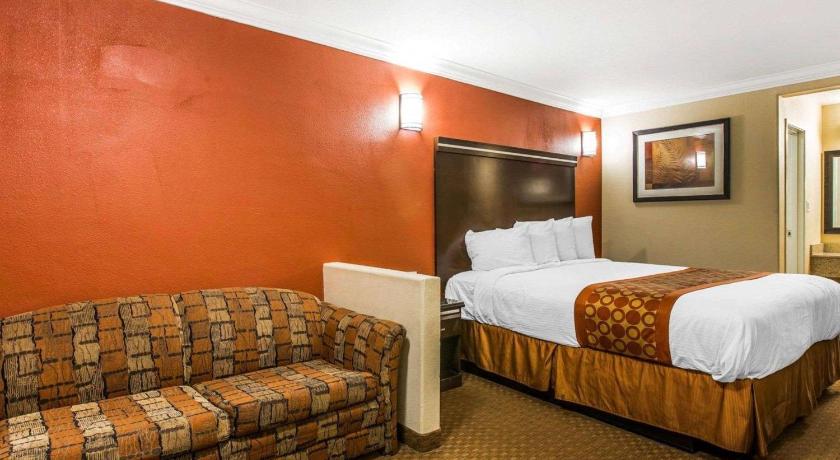 Rodeway Inn & Suites