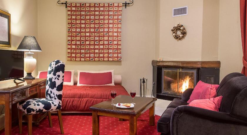 Image of Suite with Mountain View 3