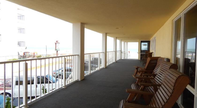 Howard Johnson Plaza Hotel by Wyndham Ocean City Oceanfront