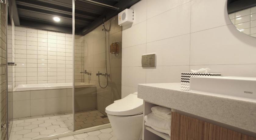 Image of Family Room with Bath 3