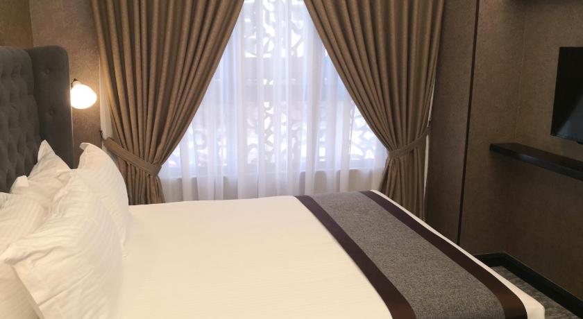 Image of Business Premier Queen Room 4