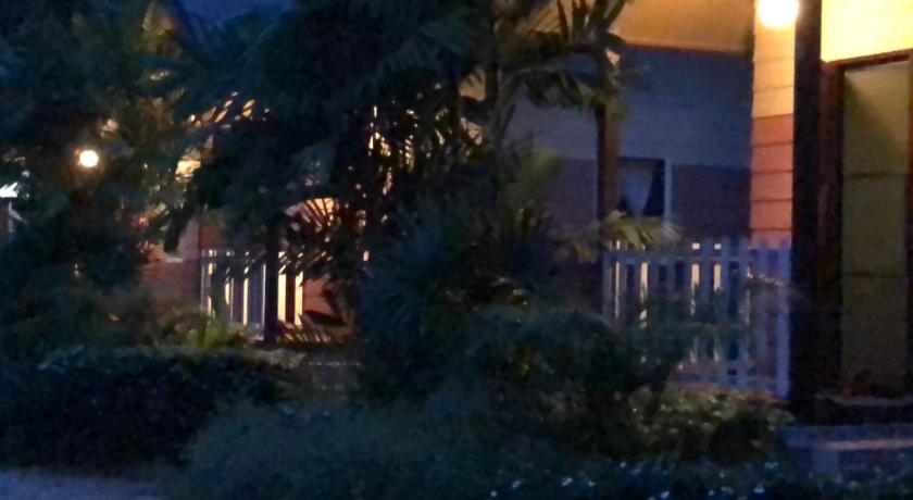 Image of Bungalow with Garden View 13
