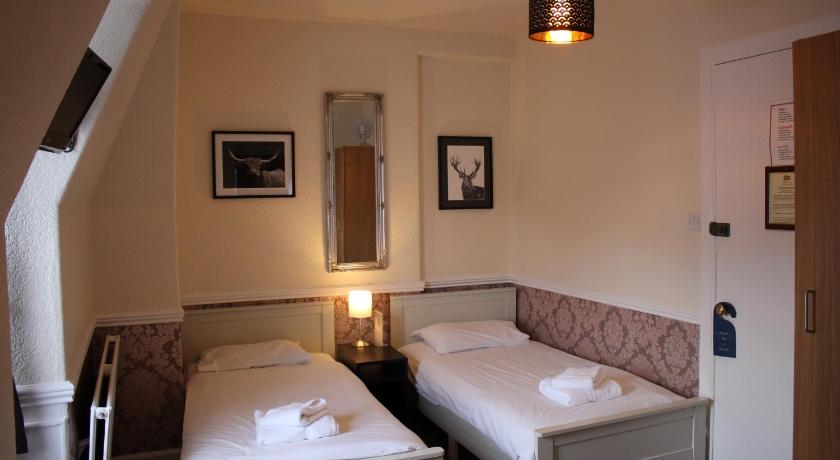 Image of Twin Room with Shared Bathroom 0