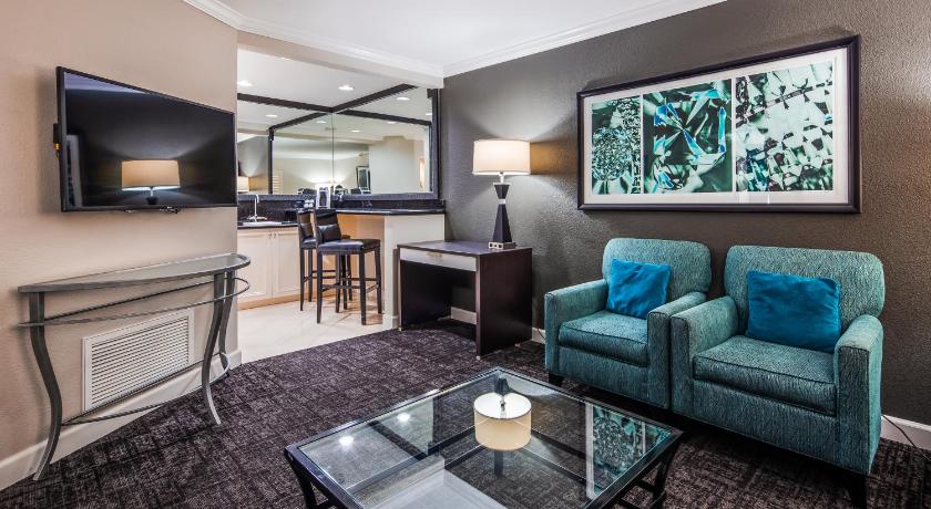 Image of Deluxe King Suite (No Resort Fees + Free Parking) 0