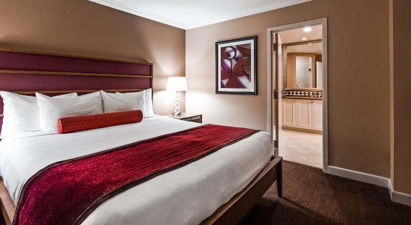 Image of Deluxe King Suite (No Resort Fees + Free Parking) 1