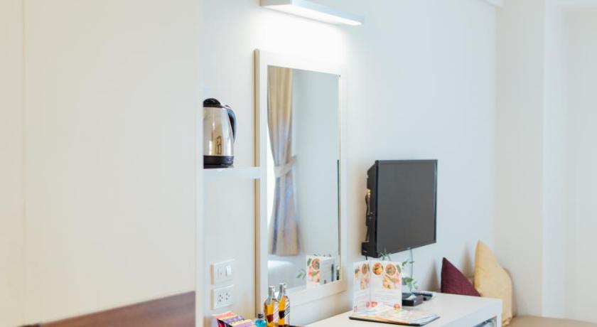 Image of Superior King Room 8