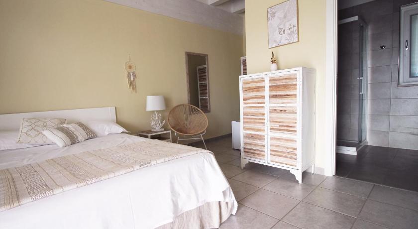 Image of Double Room with Balcony and Sea View 0