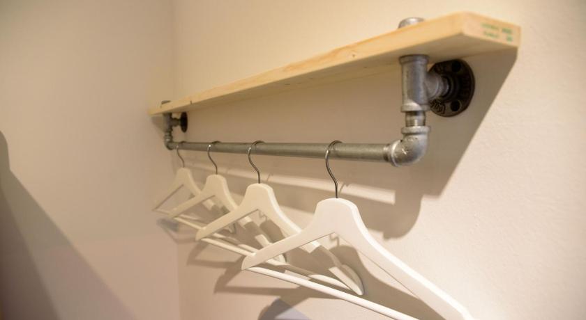 Image of Standard Twin Shared Facilities 11