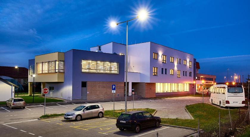 Hotel Europa — Hotel in Karlovac