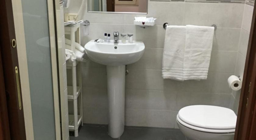 Image of Classic Triple Room 2