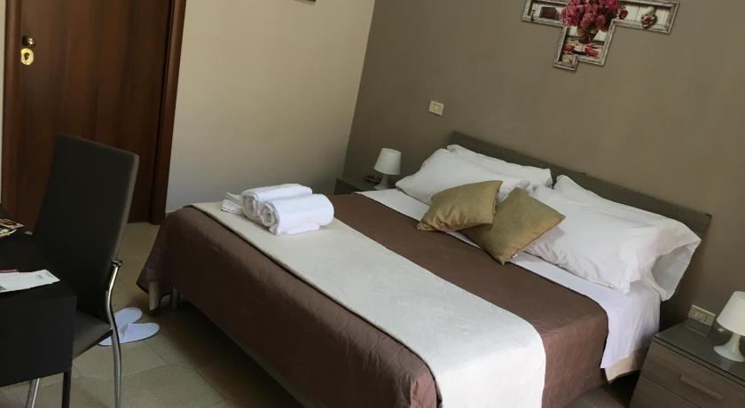 Image of Classic Triple Room 17