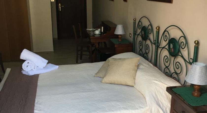 Image of Classic Triple Room 16