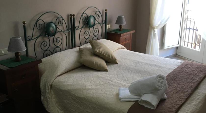 Image of Classic Triple Room 9