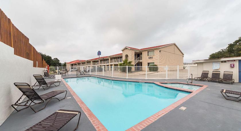 Motel 6-San Antonio, TX - Fiesta Trails