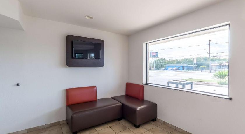 Motel 6-San Antonio, TX - South WW White Rd