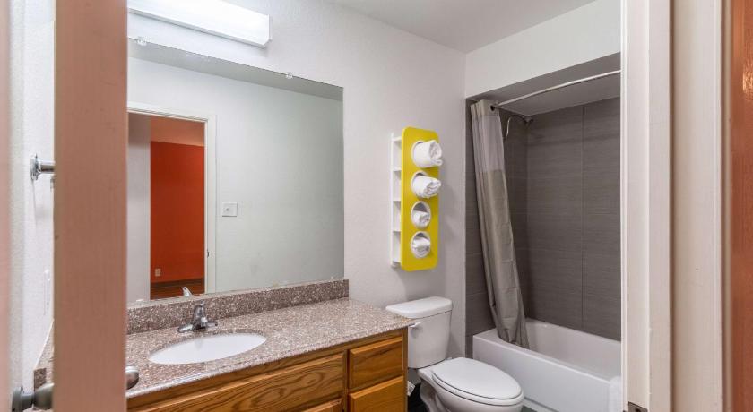 Motel 6-San Antonio, TX - South WW White Rd