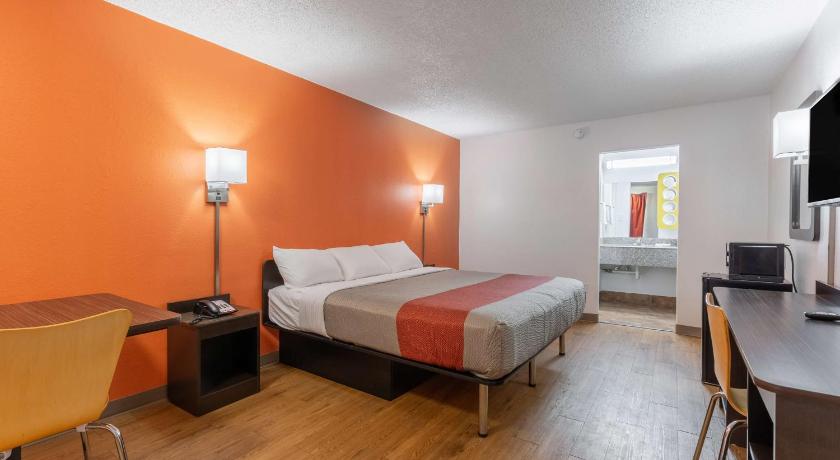 Motel 6-Bryan, TX - University Area