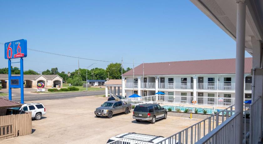 Motel 6-Bryan, TX - University Area