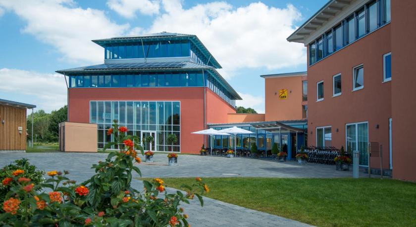 JUFA Hotel im Bruckenkopfpark - Julich — Hotel in Julich