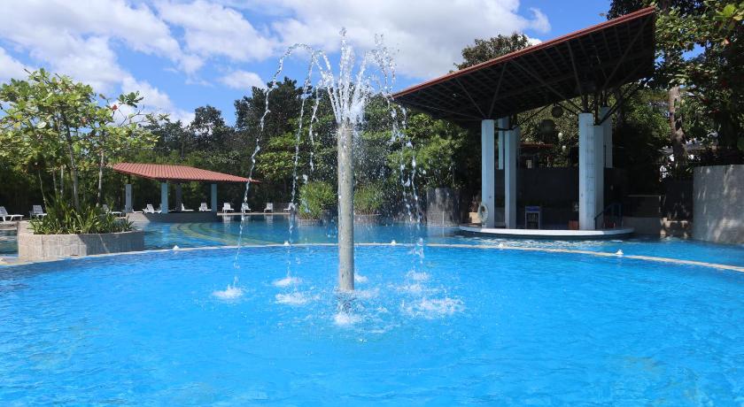 Swimming pool, Fernvale Leisure Club and Resort in Palawan