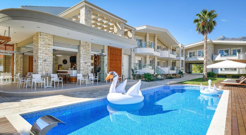 Lobelia Luxury Suites photo